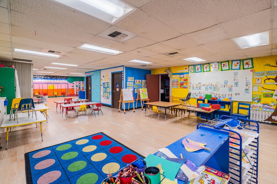 More Photos Of 2911 N San Fernando Rd, Los Angeles Schools For Lease