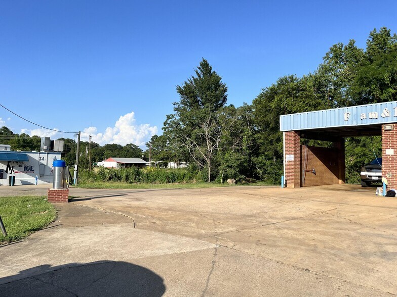 More Photos Of 1109 S Commerce St, Overton Carwash For Sale