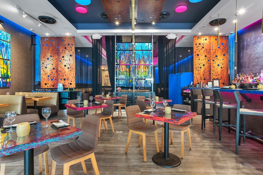 More Photos Of 99 Miracle Mile Miracle Mile / Coral way, Coral Gables Restaurant For Sale