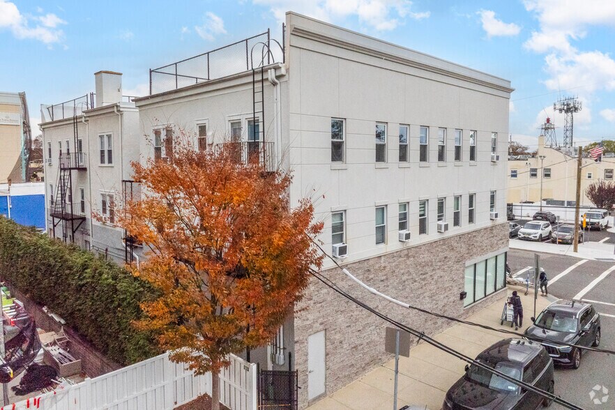 More Photos Of 1010 Central Ave, Woodmere Apartments For Lease