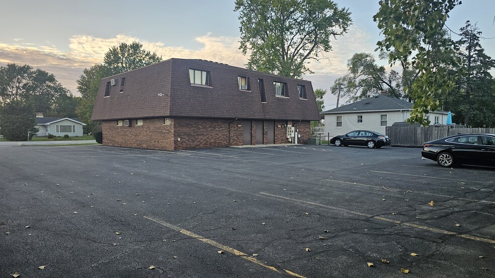 More Photos Of 18707 Burnham Ave, Lansing Office Residential For Sale