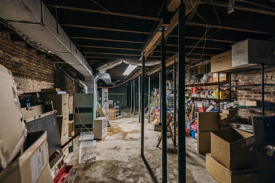 More Photos Of 38 Railroad St, Great Barrington Storefront For Lease