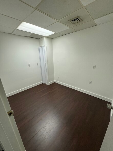 More Photos Of 3231-3233 Superior Ln, Bowie Medical For Lease