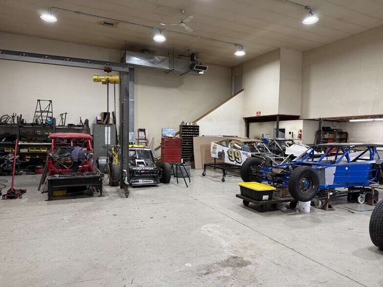 More Photos Of 91 Willenbrock Rd, Oxford Light Manufacturing For Lease