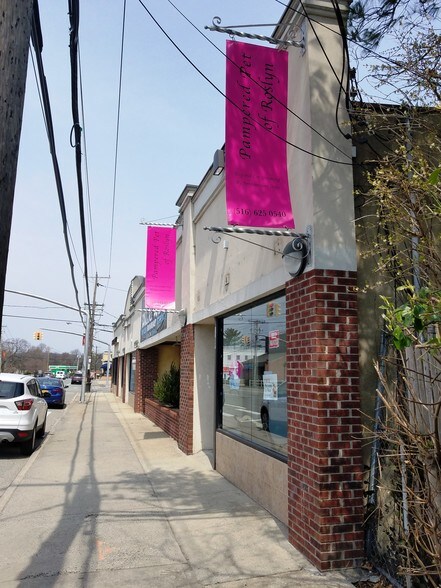 More Photos Of 1358-1360 Willis Ave, Albertson Freestanding For Sale