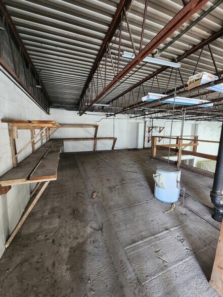 More Photos Of 103 Quarry Rd, Rochelle Warehouse For Lease