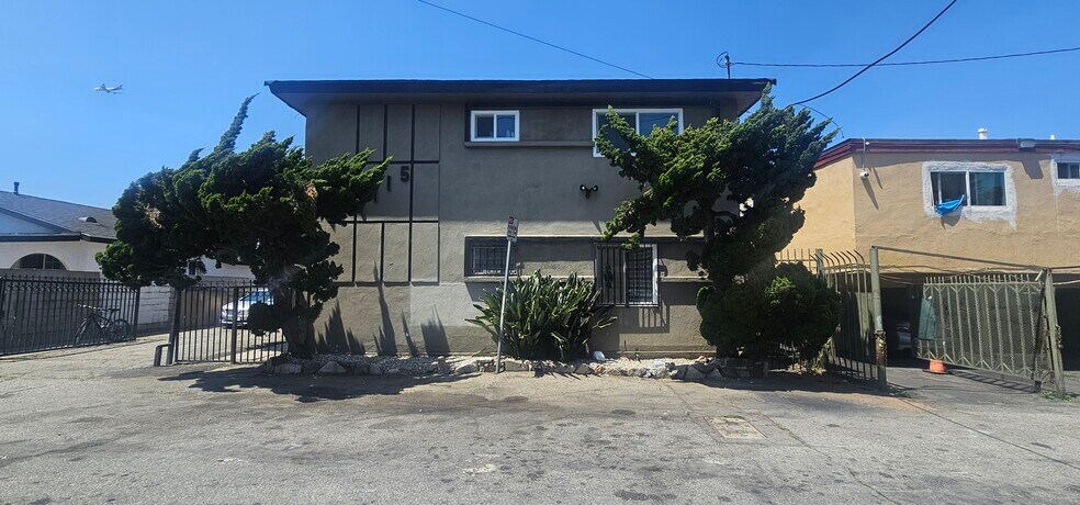 More Photos Of 1115 W 111th St, Los Angeles Apartments For Sale