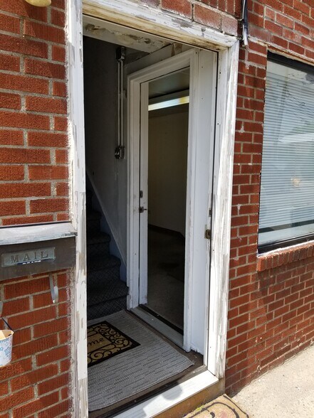 More Photos Of 22 Van Buren Ave, Floral Park Warehouse For Lease