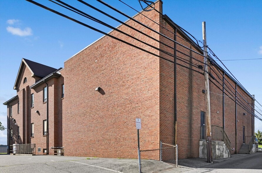 More Photos Of 2389 Main St, Northampton Office For Sale