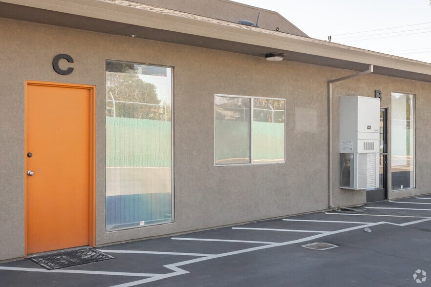 More Photos Of 4740 Myrtle Ave, Sacramento Service For Lease