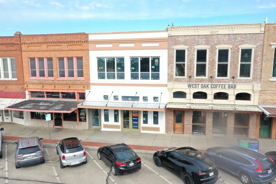 More Photos Of 116 W Oak St, Denton Storefront Retail Office For Lease
