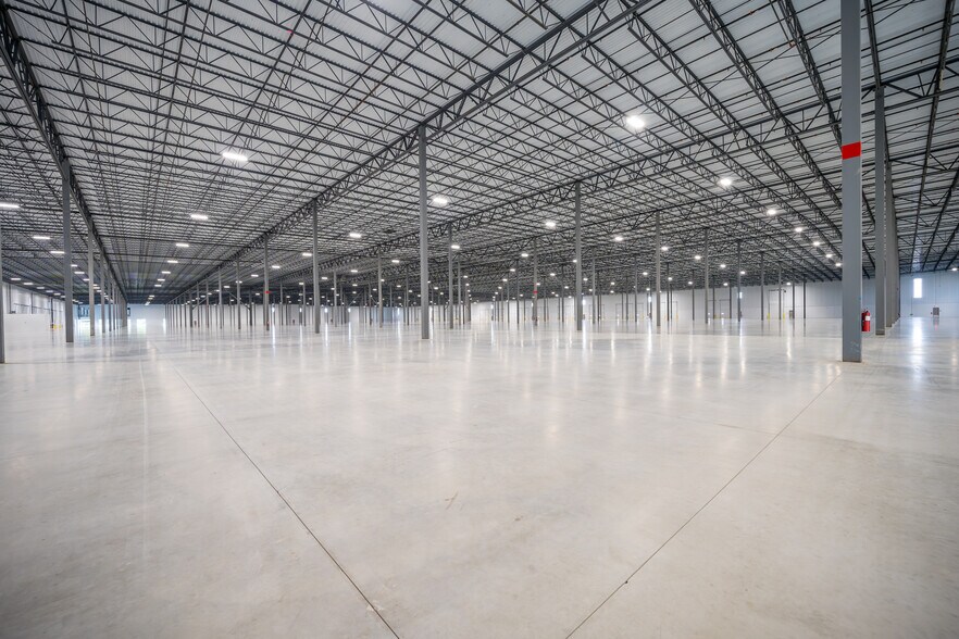 More Photos Of 7915 Smith's Mill Rd, New Albany Distribution For Lease