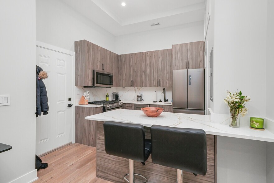 More Photos Of 64 E Cedar St, Chicago Apartments For Sale