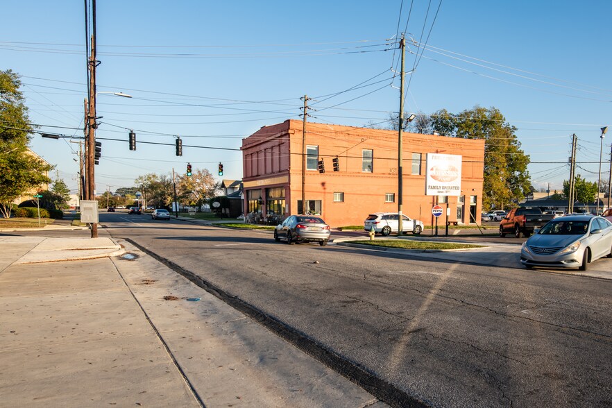 More Photos Of 534 Walnut St, Gadsden Showroom For Sale