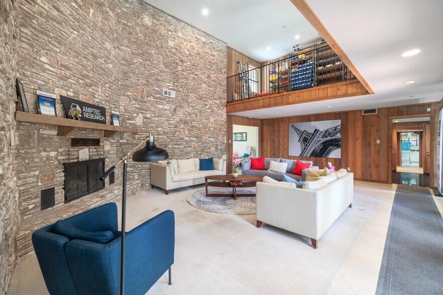 More Photos Of 13231 Rooster Springs Rd, Austin Office Residential For Sale