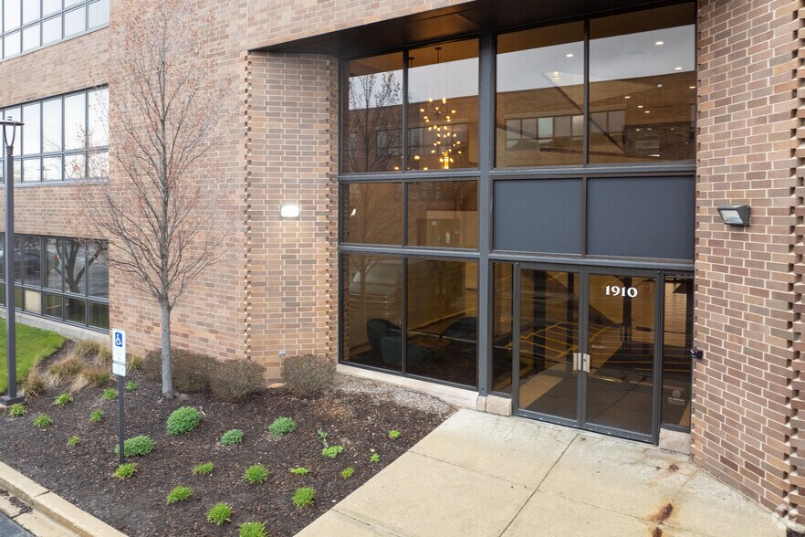 More Photos Of 1910 S Highland Ave, Lombard Medical For Lease