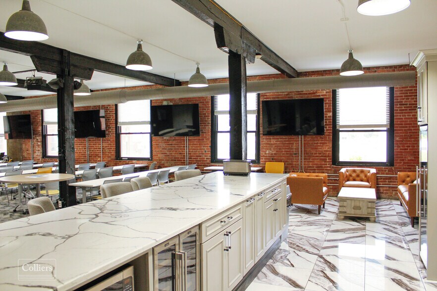 More Photos Of 10-12 Bedford Sq, Pittsburgh Loft Creative Space For Sale