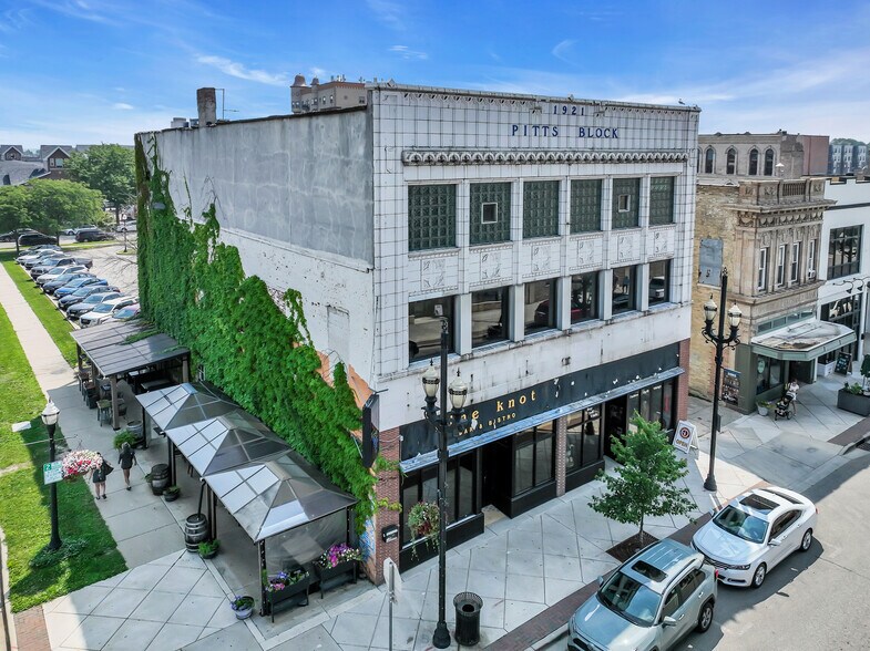 More Photos Of 5611 6th Ave, Kenosha Restaurant For Lease