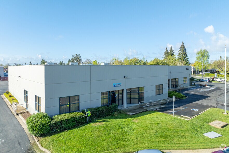 More Photos Of 3651 Business Dr, Sacramento Flex For Lease