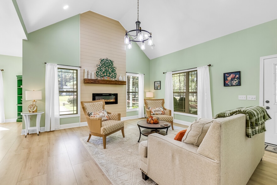 More Photos Of 110 Bethel Village Rd, Eastman Hotel For Sale