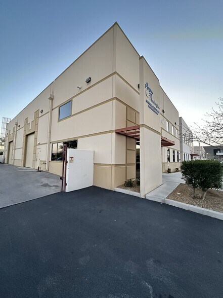 More Photos Of 4690 W Post Rd, Las Vegas Warehouse For Sale