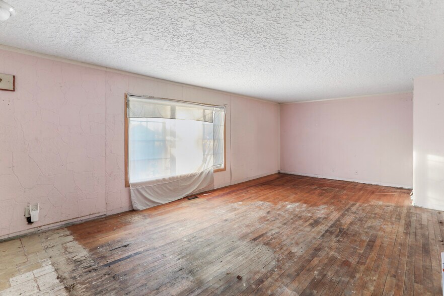 More Photos Of 6350 NE 66th Ave, Portland Flex For Sale