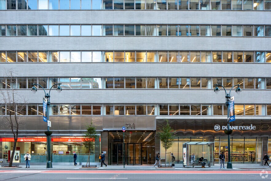 More Photos Of 711 Third Ave, New York Office For Lease