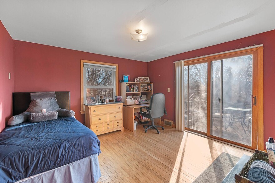 More Photos Of 1405 W Silver Spring Dr, Milwaukee Veterinarian Kennel For Sale