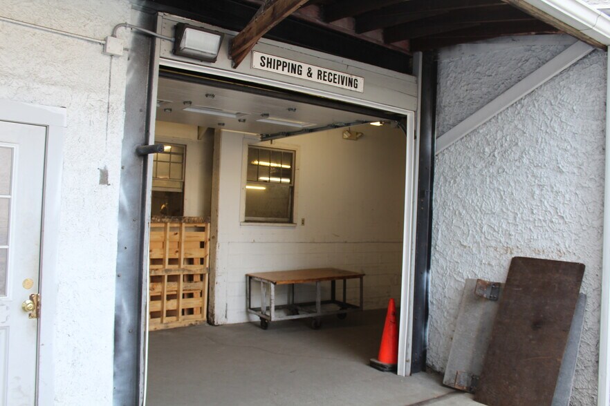 More Photos Of 16-18 Proctor St, Salem Warehouse For Lease