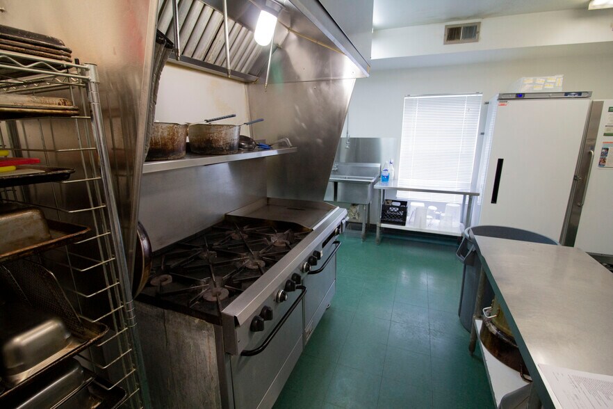 More Photos Of 3125 W Michigan Ave, Kalamazoo Dormitory For Sale