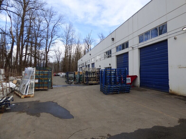 More Photos Of 8104 Evans Rd, Chilliwack Manufacturing For Sale
