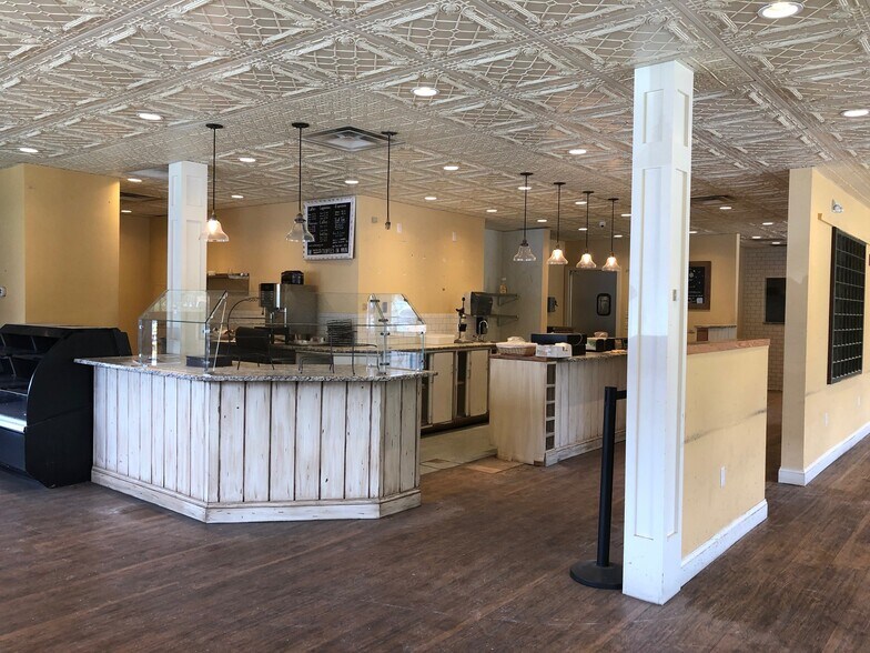 More Photos Of 300 W Main St, Avon Storefront Retail Office For Lease