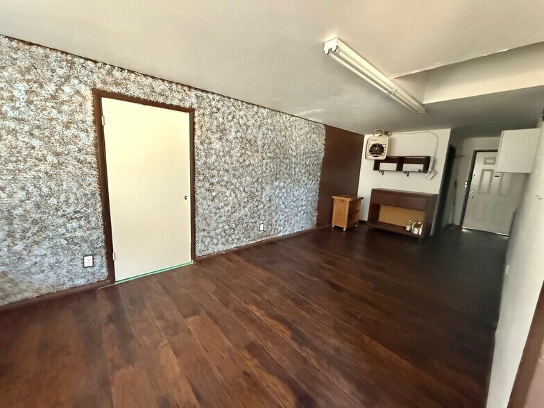 More Photos Of 13284 E Central Ave, Mayer Office Residential For Lease