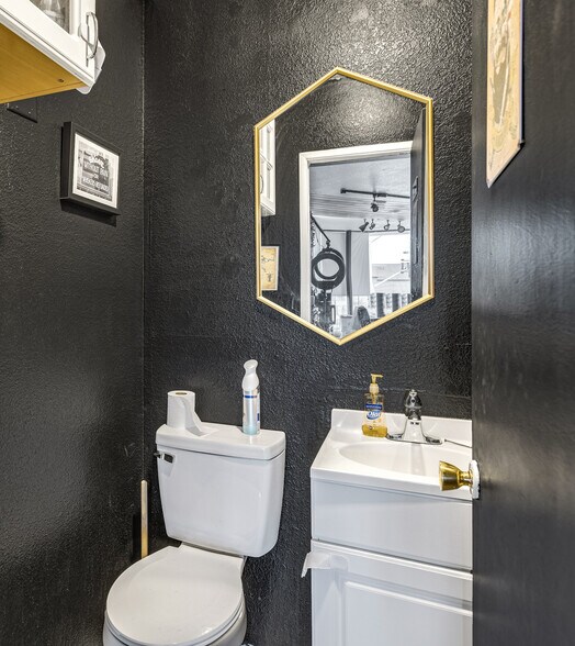 More Photos Of 201 N Indian Canyon Dr, Palm Springs Storefront Retail Office For Sale