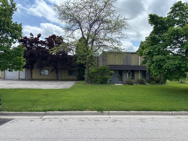 More Photos Of N114W18775 Clinton Dr, Germantown Manufacturing For Sale