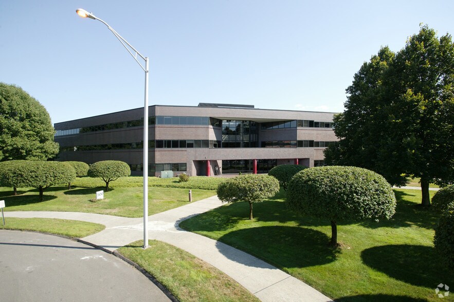 More Photos Of 500 Winding Brook Dr, Glastonbury Office For Lease