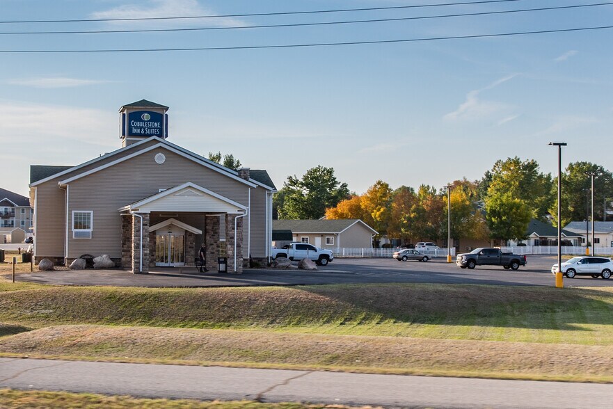 More Photos Of 158 Rodeo Dr, Killdeer Hotel For Sale