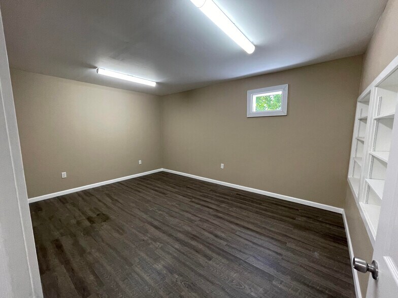 More Photos Of 792 SW Windsor St, Atlanta Warehouse For Lease