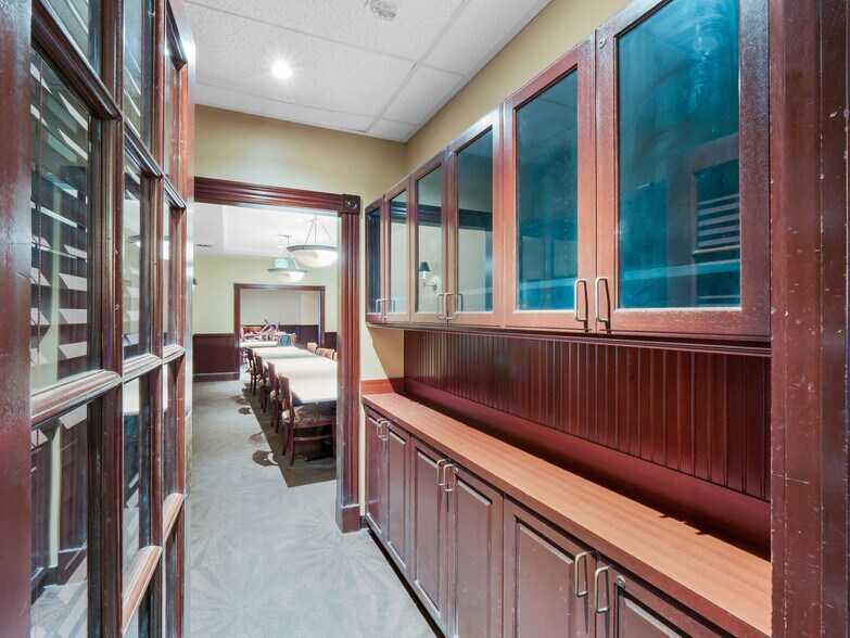 More Photos Of 1100 S Flower St, Los Angeles Office For Lease