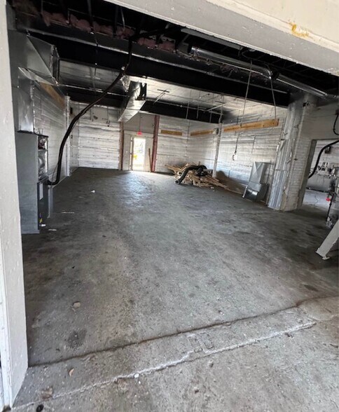 More Photos Of 21950-21956 Schoenherr Rd, Warren Warehouse For Lease