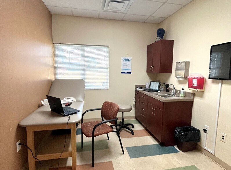 More Photos Of 7497 Right Flank Rd, Mechanicsville Medical For Sale