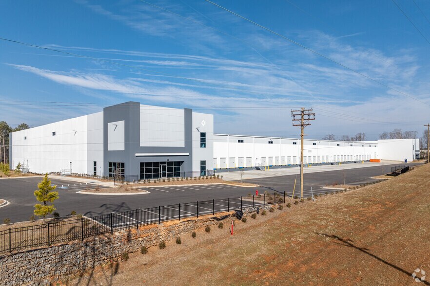 More Photos Of 517 Kings Ridge Dr, Fort Mill Distribution For Lease