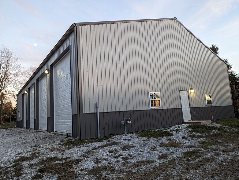 More Photos Of 516 S Main St, Nixa Service For Sale