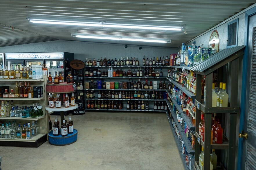 More Photos Of 111 S Hickory Hill Rd, Ballinger General Retail For Sale