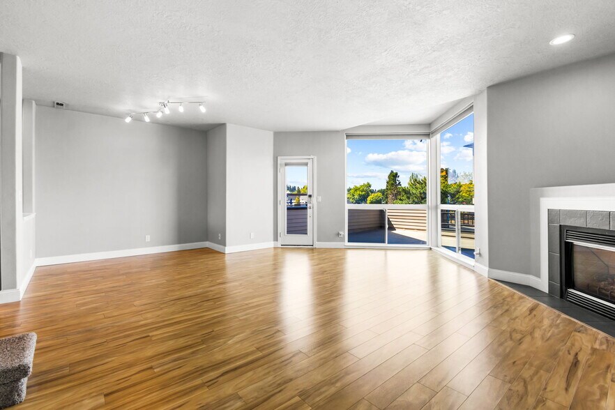 More Photos Of 8137 SW Seneca St, Tualatin Flex For Sale