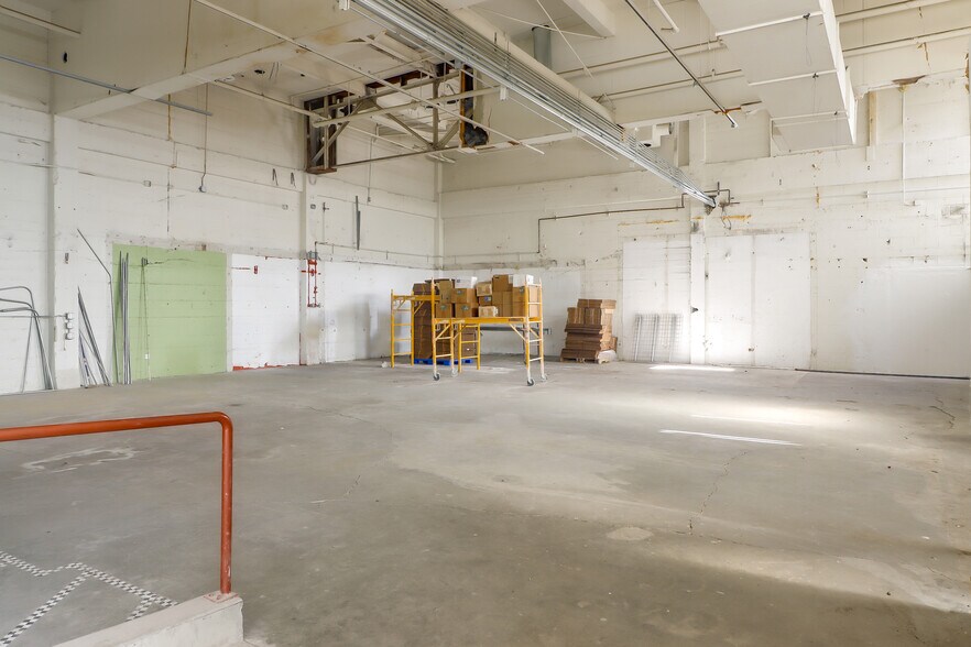 More Photos Of 1722 15th St, Oakland Warehouse For Lease