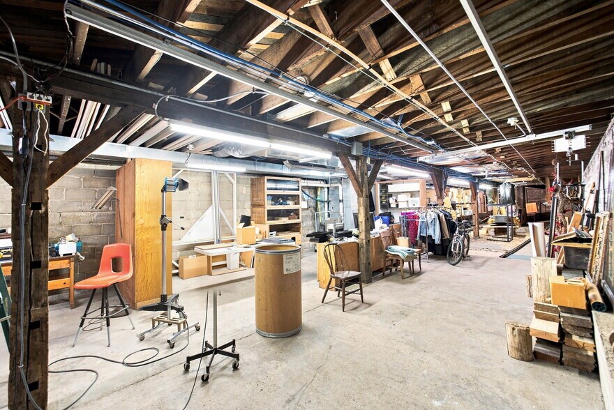 More Photos Of 121 E Bremer Ave, Waverly General Retail For Sale