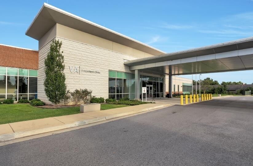 More Photos Of 3149 Ambassador Caffery Pky, Lafayette Hospital For Sale