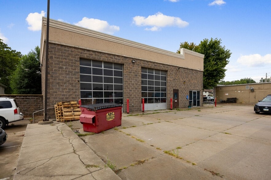 More Photos Of 824 Orchard St, Iowa City Auto Repair For Sale