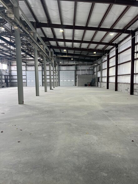 More Photos Of 620 Grantham Ln, New Castle Industrial For Lease